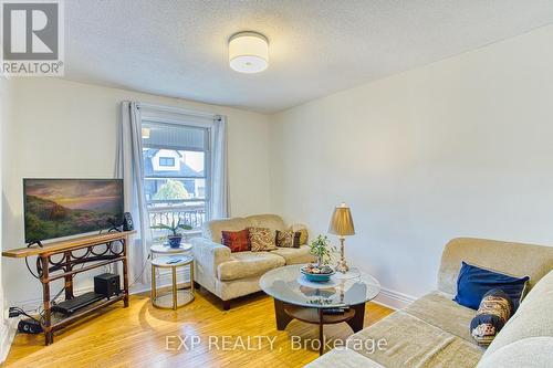 39 Tuxedo Avenue N, Hamilton, ON - Indoor Photo Showing Living Room