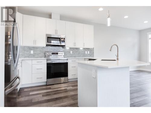 661 Carney Street, Prince George, BC - Indoor Photo Showing Kitchen With Upgraded Kitchen