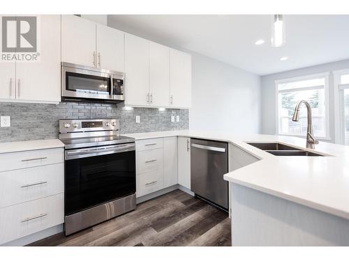 661 Carney Street, Prince George, BC - Indoor Photo Showing Kitchen With Double Sink With Upgraded Kitchen