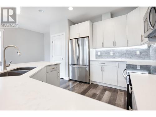 661 Carney Street, Prince George, BC - Indoor Photo Showing Kitchen With Double Sink With Upgraded Kitchen