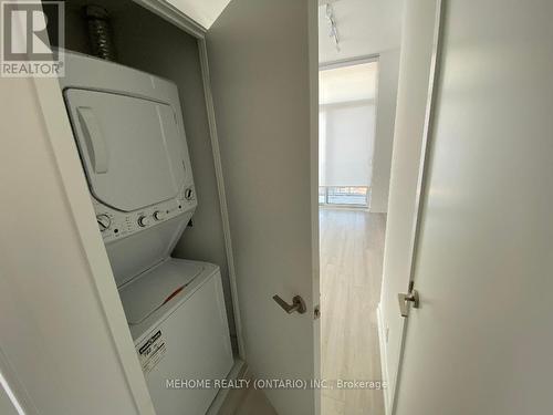 2603 - 33 Helendale Avenue, Toronto, ON - Indoor Photo Showing Laundry Room