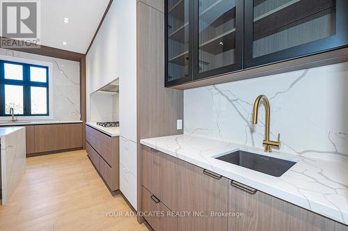 84 Lady Jessica Drive, Vaughan, ON - Indoor Photo Showing Kitchen