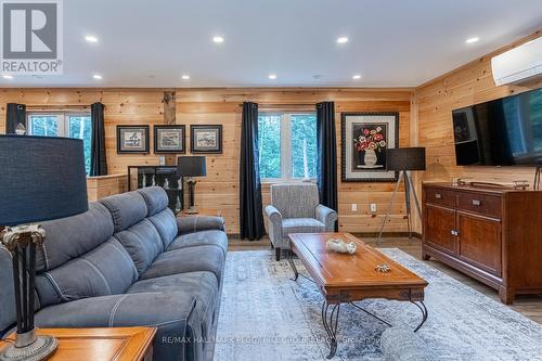 4057 Cambrian Road, Severn, ON - Indoor Photo Showing Living Room