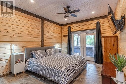 4057 Cambrian Road, Severn, ON - Indoor Photo Showing Bedroom