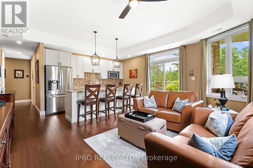 201 - 764 River Road E, Wasaga Beach, ON - Indoor Photo Showing Living Room