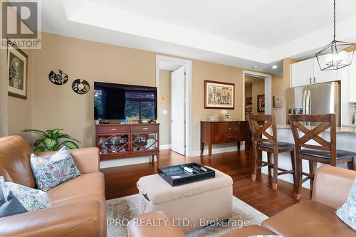 201 - 764 River Road E, Wasaga Beach, ON - Indoor Photo Showing Living Room