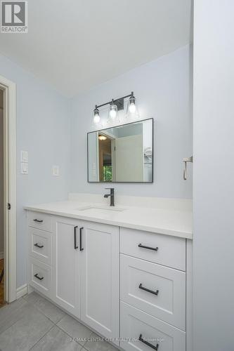 21 Bridlington Road, London, ON - Indoor Photo Showing Bathroom