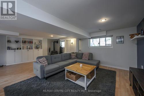 21 Bridlington Road, London, ON - Indoor Photo Showing Living Room