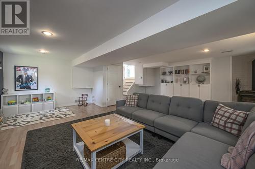 21 Bridlington Road, London, ON - Indoor Photo Showing Living Room