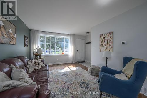 21 Bridlington Road, London, ON - Indoor Photo Showing Living Room