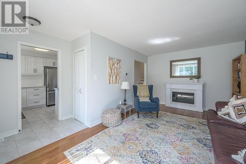 21 Bridlington Road, London, ON - Indoor Photo Showing Living Room With Fireplace