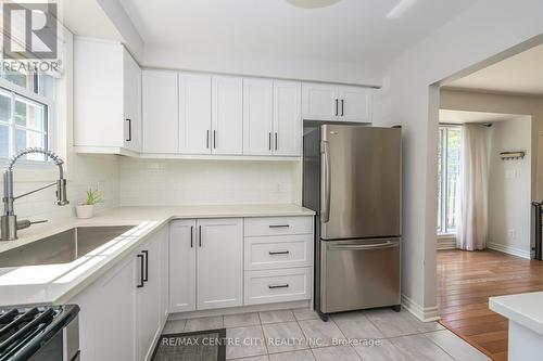 21 Bridlington Road, London, ON - Indoor Photo Showing Kitchen