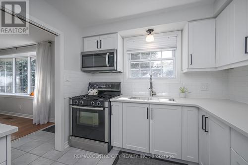 21 Bridlington Road, London, ON - Indoor Photo Showing Kitchen