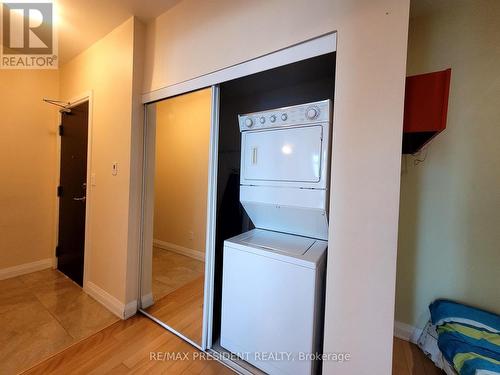 801 - 3504 Hurontario Street E, Mississauga, ON - Indoor Photo Showing Laundry Room