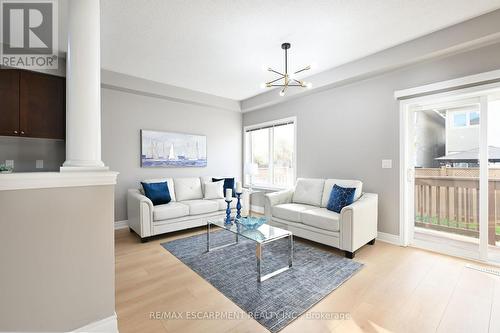 4847 Valera Road, Burlington, ON - Indoor Photo Showing Living Room