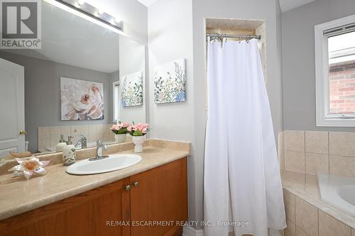 4847 Valera Road, Burlington, ON - Indoor Photo Showing Bathroom