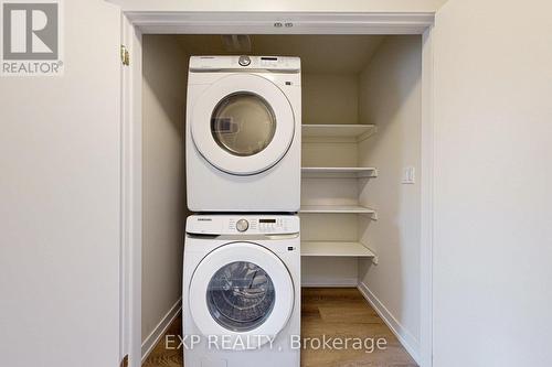 1325 Shevchenko Boulevard, Oakville, ON - Indoor Photo Showing Laundry Room