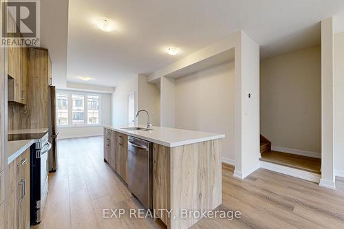 1325 Shevchenko Boulevard, Oakville, ON - Indoor Photo Showing Kitchen