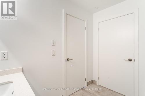 216 - 600 North Service Road, Hamilton, ON - Indoor Photo Showing Other Room