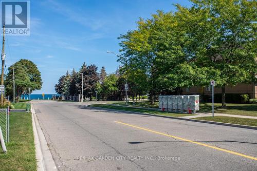 216 - 600 North Service Road, Hamilton, ON - Outdoor