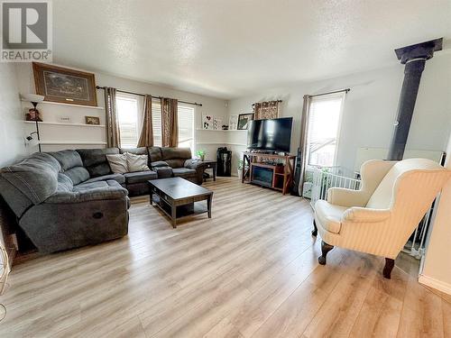 9225 6 Street, Dawson Creek, BC - Indoor Photo Showing Living Room