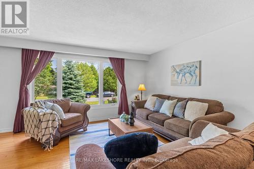 40 Glen Watford Road, Cobourg, ON - Indoor Photo Showing Living Room