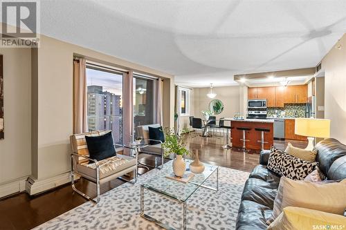 1706 320 5Th Avenue N, Saskatoon, SK - Indoor Photo Showing Living Room