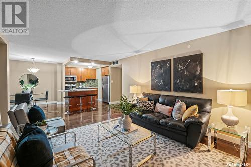 1706 320 5Th Avenue N, Saskatoon, SK - Indoor Photo Showing Living Room