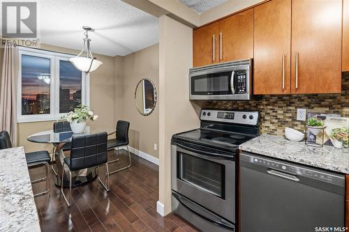 1706 320 5Th Avenue N, Saskatoon, SK - Indoor Photo Showing Kitchen