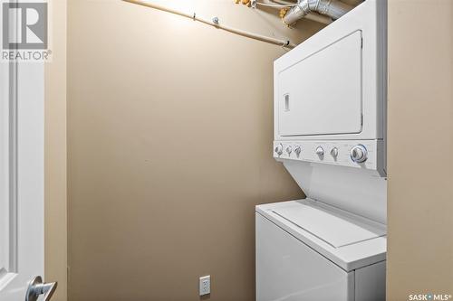 1706 320 5Th Avenue N, Saskatoon, SK - Indoor Photo Showing Laundry Room