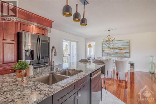 1135 Caprice Court, Ottawa, ON - Indoor Photo Showing Kitchen With Double Sink With Upgraded Kitchen