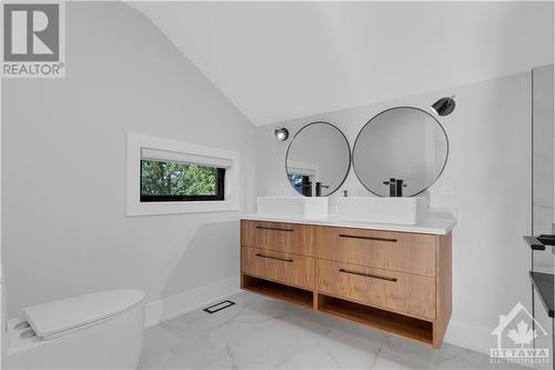 185 A & B Carleton Avenue, Ottawa, ON - Indoor Photo Showing Bathroom