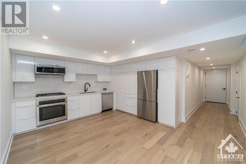 185 A & B Carleton Avenue, Ottawa, ON - Indoor Photo Showing Kitchen