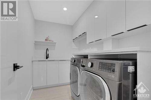 185 A & B Carleton Avenue, Ottawa, ON - Indoor Photo Showing Laundry Room