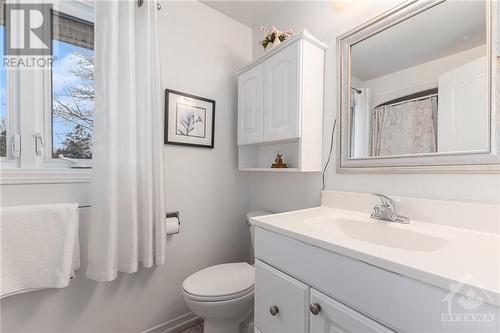 1699 Fieldstone Crescent, Ottawa, ON - Indoor Photo Showing Bathroom