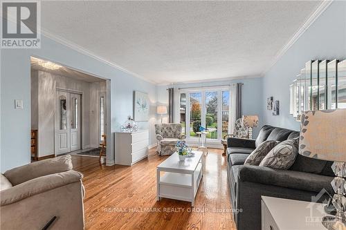 1699 Fieldstone Crescent, Ottawa, ON - Indoor Photo Showing Living Room