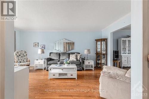 1699 Fieldstone Crescent, Ottawa, ON - Indoor Photo Showing Living Room