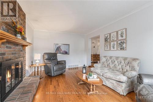 1699 Fieldstone Crescent, Ottawa, ON - Indoor Photo Showing Living Room With Fireplace