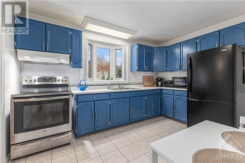 1699 Fieldstone Crescent, Ottawa, ON - Indoor Photo Showing Kitchen