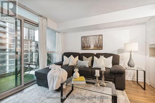 1111 - 15 Singer Court, Toronto, ON - Indoor Photo Showing Living Room