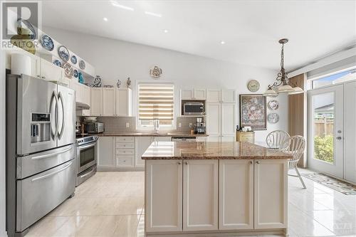 146 Esterbrook Drive, Ottawa, ON - Indoor Photo Showing Kitchen With Upgraded Kitchen