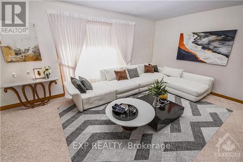 203 Shirley Avenue, Cornwall (717 - Cornwall), ON - Indoor Photo Showing Living Room