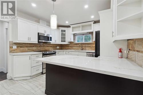 156 Queen Street, Sarnia, ON - Indoor Photo Showing Kitchen