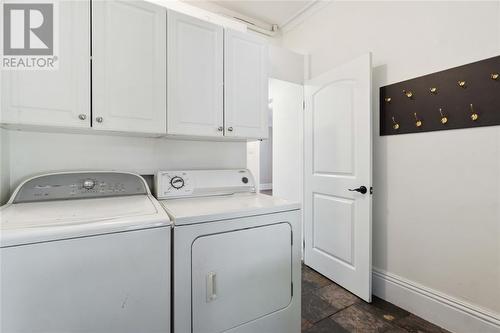 156 Queen Street, Sarnia, ON - Indoor Photo Showing Laundry Room