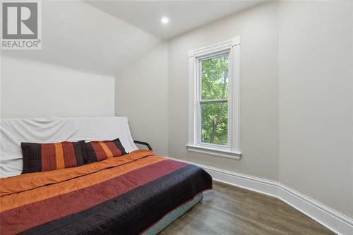 156 Queen Street, Sarnia, ON - Indoor Photo Showing Bedroom