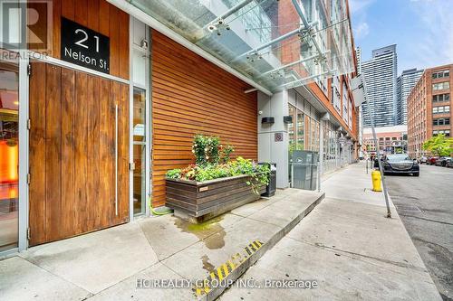 Lph 17 - 21 Nelson Street, Toronto, ON - Outdoor