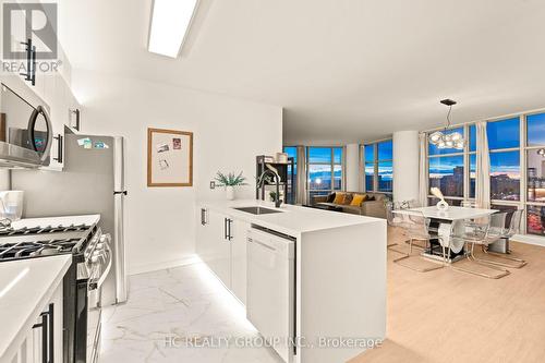 1212 - 35 Mariner Terrace, Toronto, ON - Indoor Photo Showing Kitchen