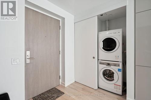 515 - 161 Roehampton Avenue, Toronto, ON - Indoor Photo Showing Laundry Room