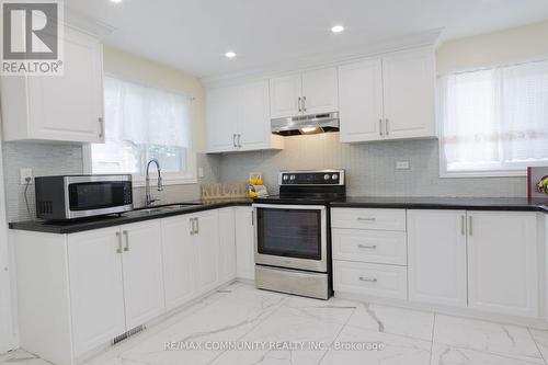 33 Windsor Avenue, Ajax, ON - Indoor Photo Showing Kitchen With Upgraded Kitchen