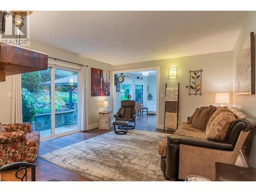 506 201St Avenue, Castlegar, BC - Indoor Photo Showing Living Room